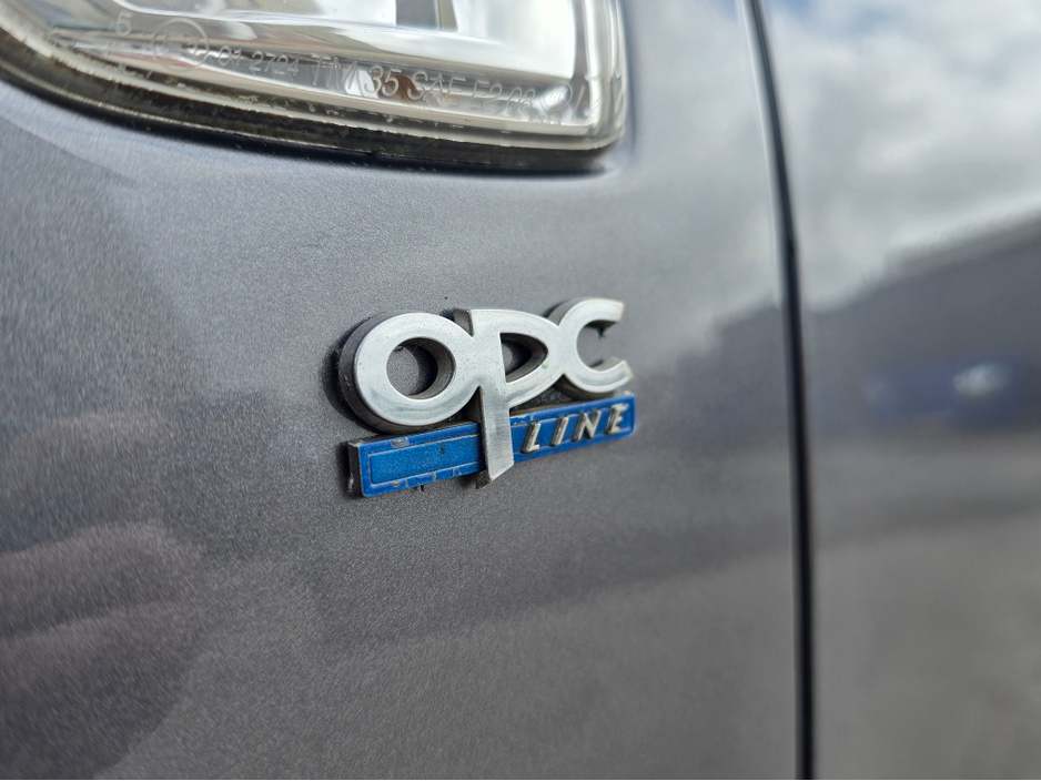 2019 Opel Insignia - image 8