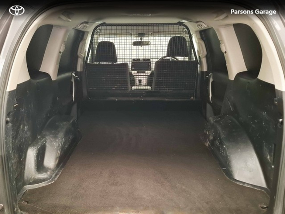 2023 Toyota Landcruiser - image 12