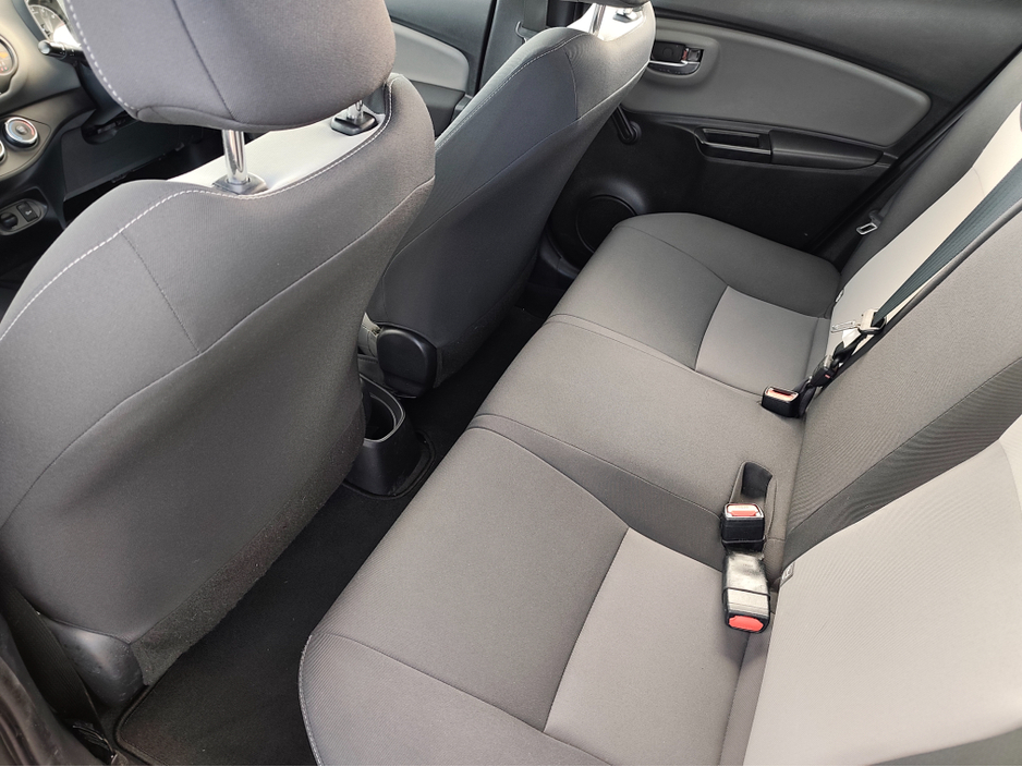 2020 Toyota Yaris - image 9