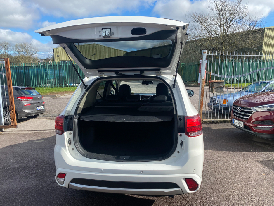 2016 Mitsubishi Outlander - image 8