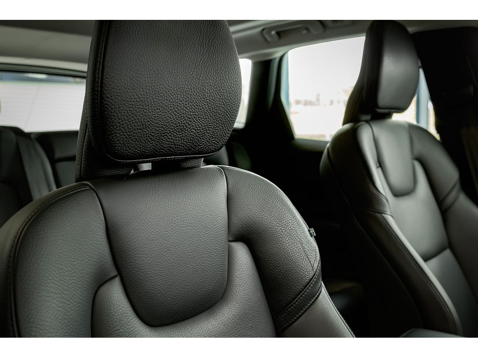 2023 Volvo XC60 - image 23