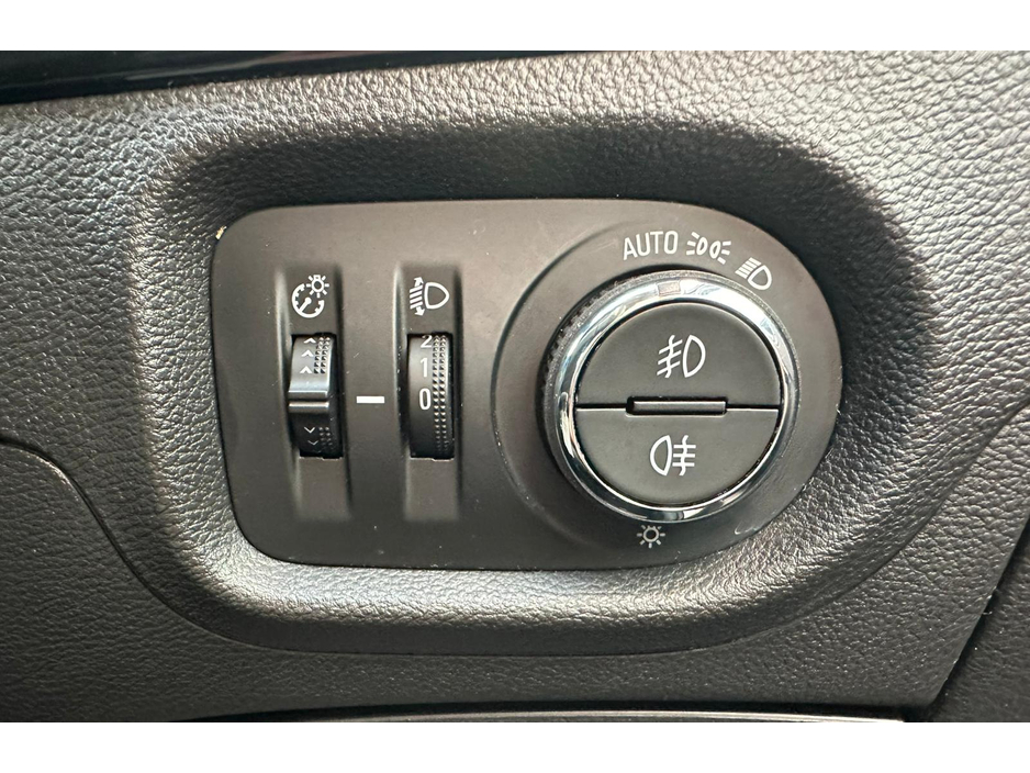 2018 Opel Astra - image 27