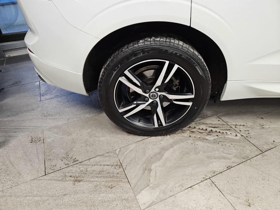 2021 Volvo XC60 - image 6