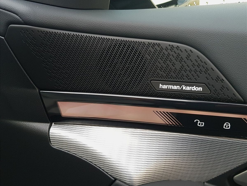 2025 BMW 5 Series - image 22