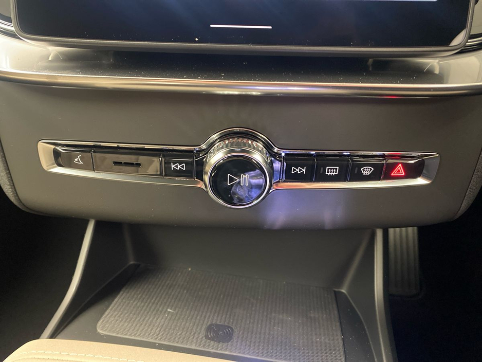 2026 Volvo XC90 - image 17