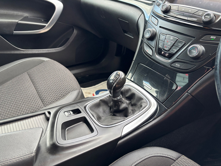 2016 Opel Insignia - image 9