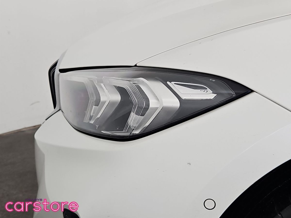 2023 BMW 3 Series - image 16