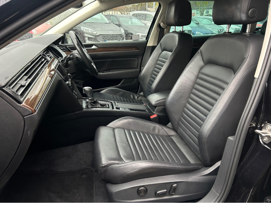 2016 Volkswagen Passat - image 10