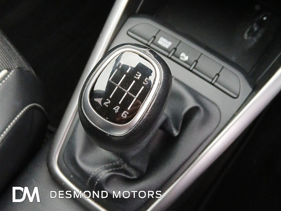 2023 Kia Stonic - image 13