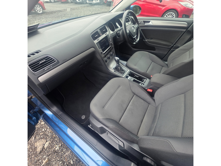 2015 Volkswagen Golf - image 17