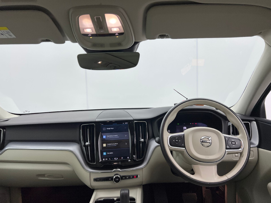 2021 Volvo XC60 - image 2