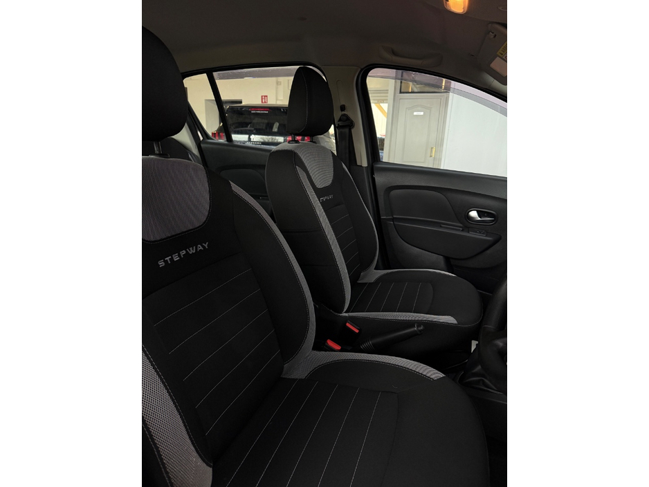 2019 Dacia Sandero - image 9