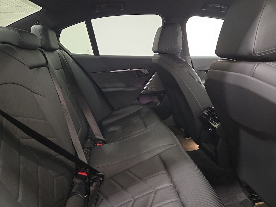2025 BMW 5 Series - image 22