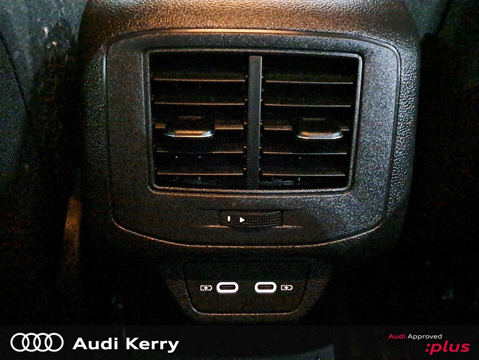 2023 Volkswagen T-Roc LIFE 2.0 TDI 116HP WITH HEATED SEATS AND REAR CAMERA €31,900