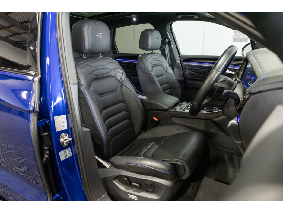 2021 Volkswagen Touareg - image 10