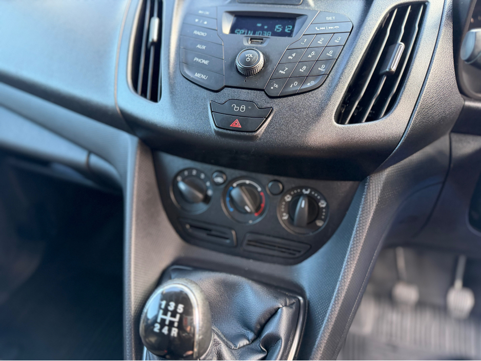 2018 Ford Transit Connect - image 21