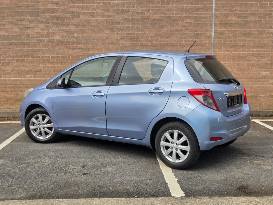 2013 Toyota Yaris - image 6