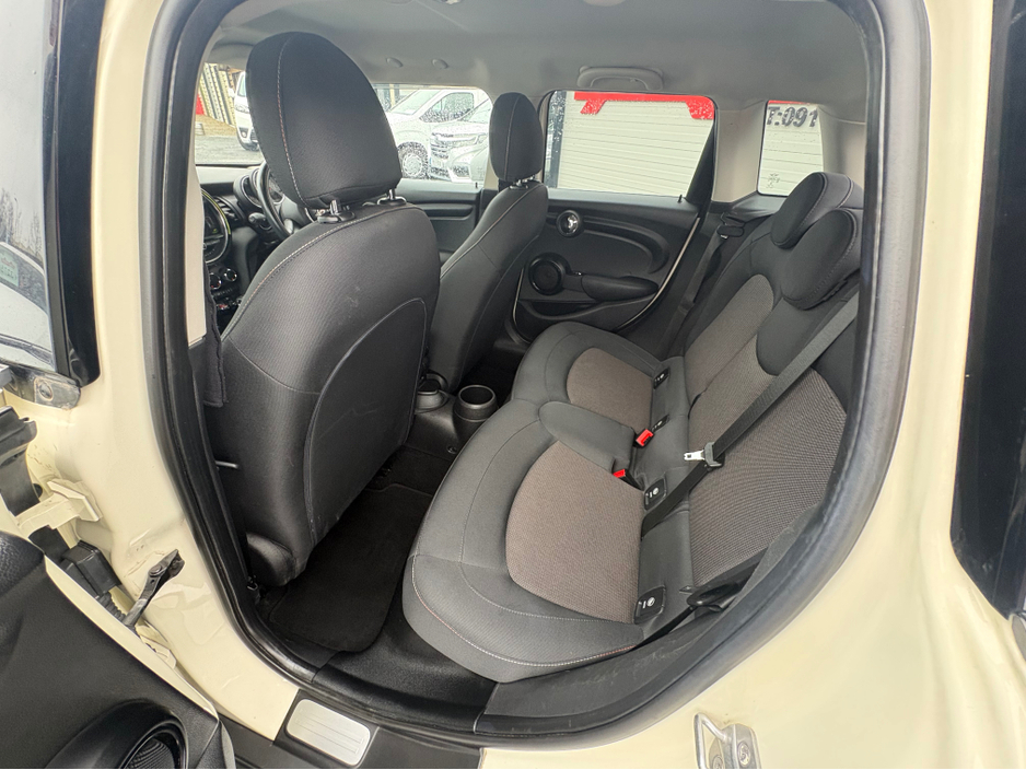 2016 MINI Cooper - image 18