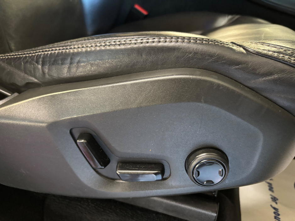 2016 Volvo XC90 - image 11