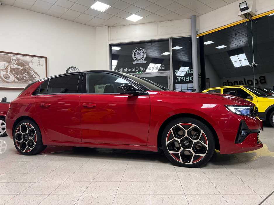2024 Opel Astra Amazing Car 180BHP Hybrid Auto Top Of The Sportsline GS Huge Spec As New Only 3900 Kms www.bolands.ie Est.1955 €32,950
