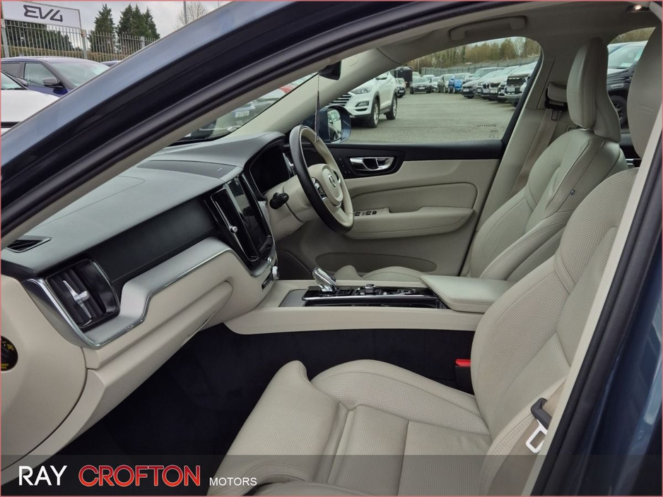 2020 Volvo XC60 - image 6
