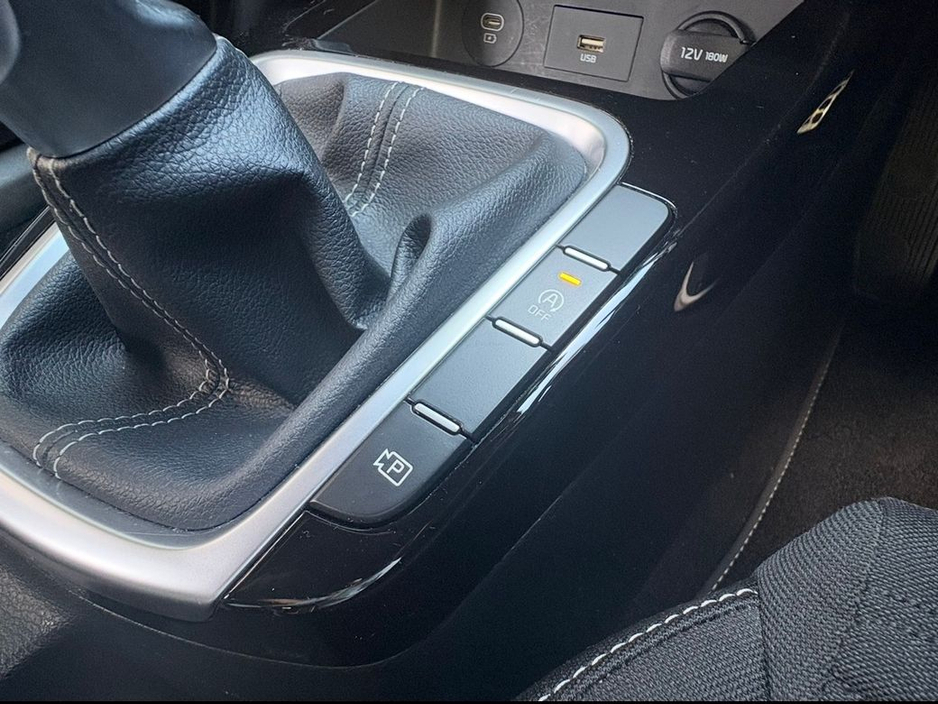 2022 Kia Ceed - image 13