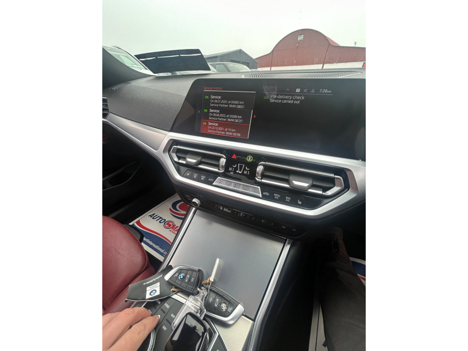 2022 BMW 3 Series - image 21