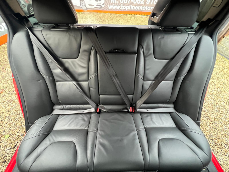 2015 Volvo V60 - image 12