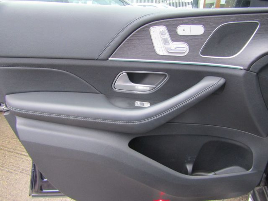 2022 Mercedes-Benz GLE Class - image 37