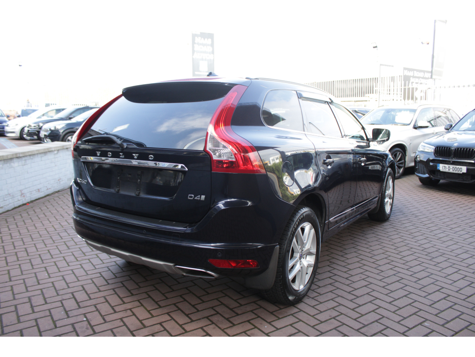 2017 Volvo XC60 - image 4