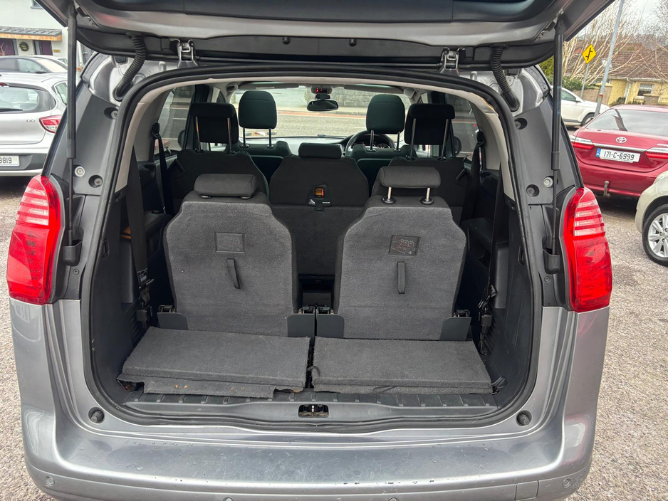 2016 Peugeot 5008 - image 9