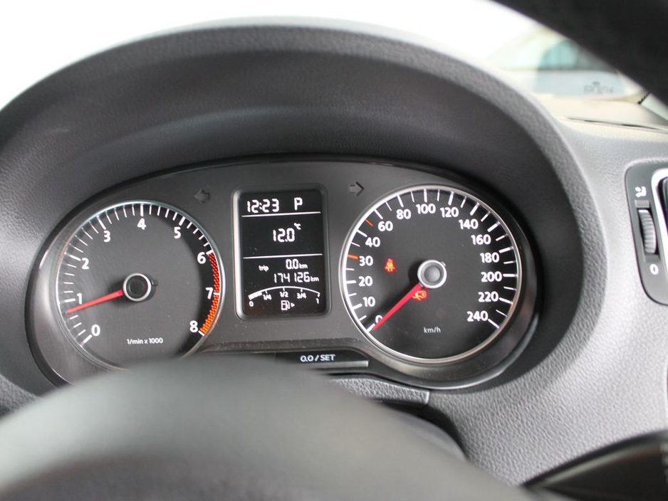 2012 Volkswagen Polo - image 15