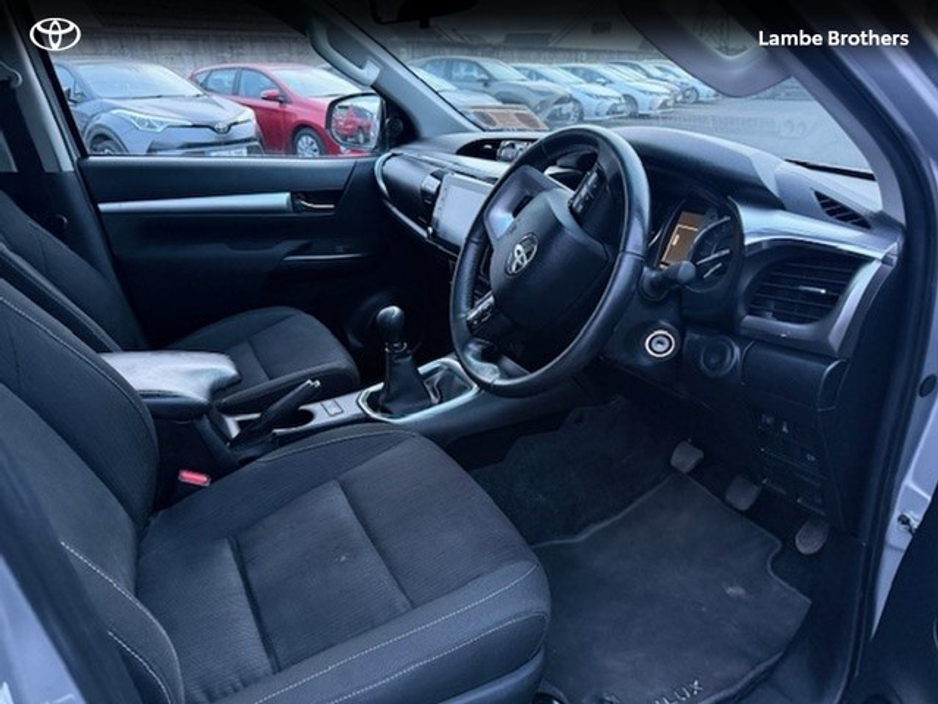 2021 Toyota Hilux - image 13