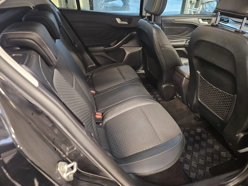 2019 Ford Focus - image 6