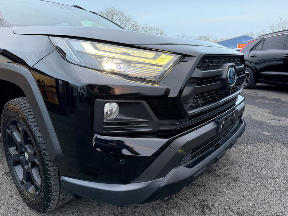 2023 Toyota Rav4 - image 3