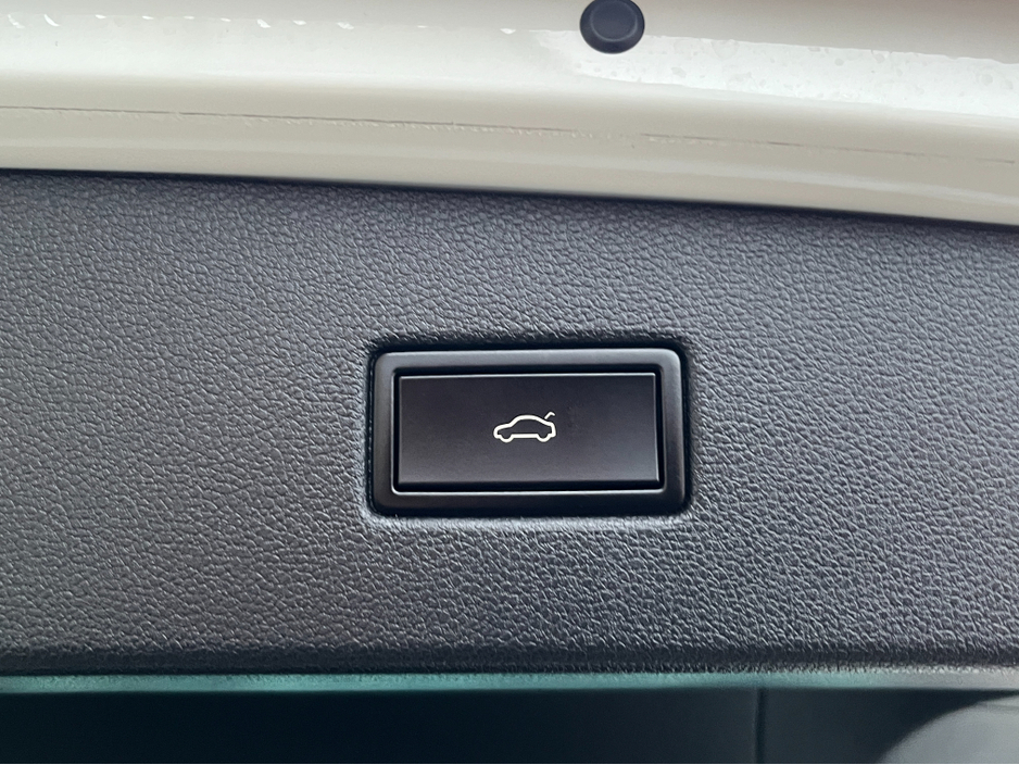 2020 Volkswagen Tiguan R-LINE 4MOTION AUTOMATIC 2.0 DIESEL //LOW MILES//HIGH SPEC//360 PARKING CAMERAS//HALF LEATHER HEATED FRONT AND REAR SEATS//KEYLESS ENTRY// €34,950