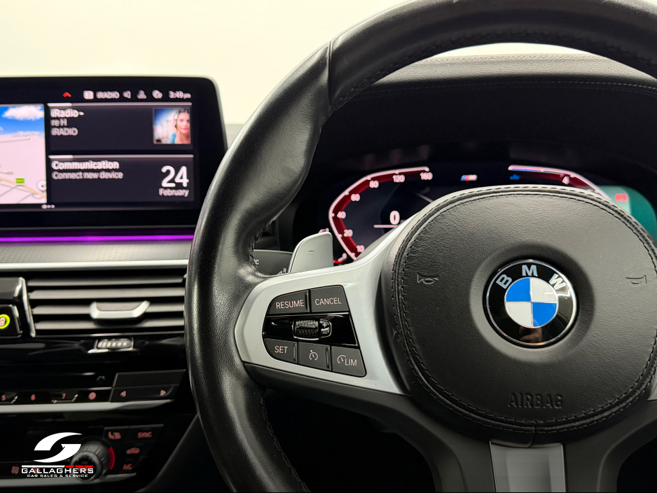 2022 BMW 5 Series - image 22