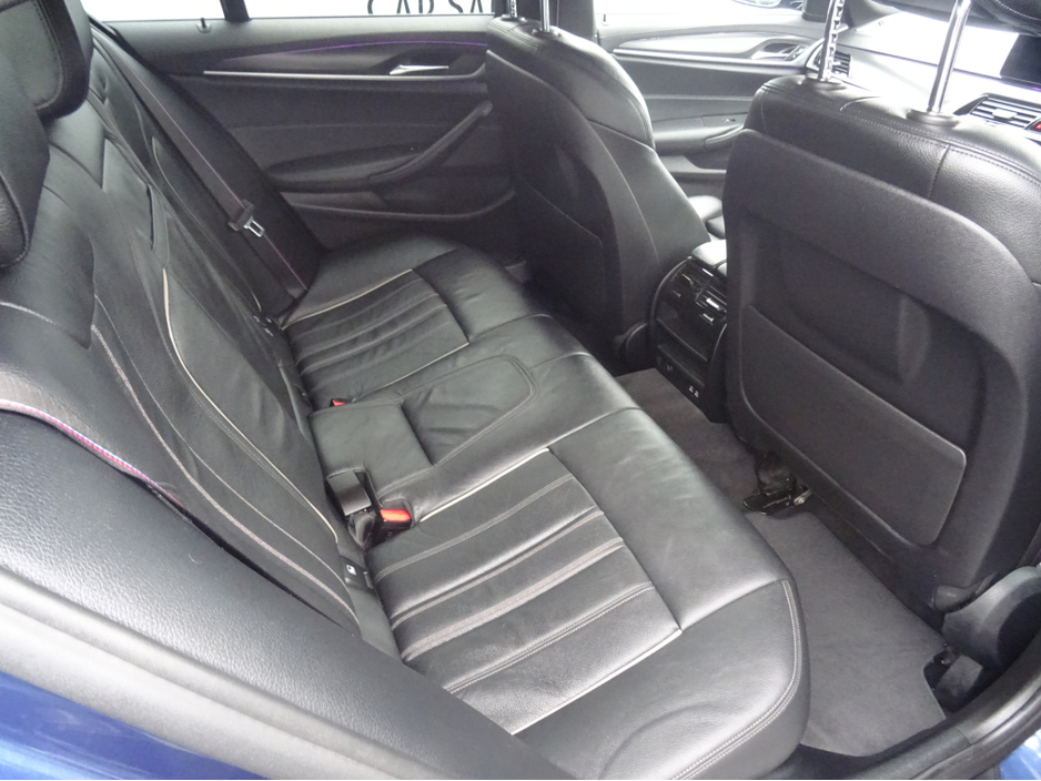 2022 BMW 5 Series - image 17