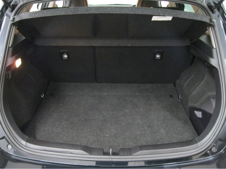 2016 Toyota Auris - image 29