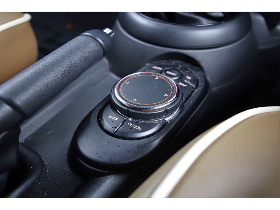 2017 MINI Hatch 1.5 COOPER AUTO 5DR *BI-TONE ROOF*UPGRADED 17" ALLOY WHEELS* €16,490