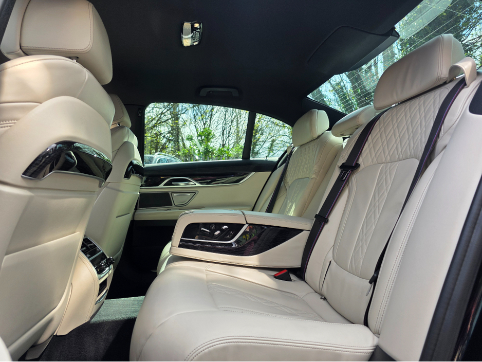 2022 BMW 7 Series - image 33
