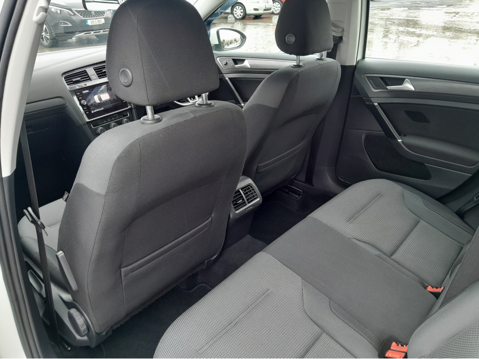 2017 Volkswagen Golf - image 20