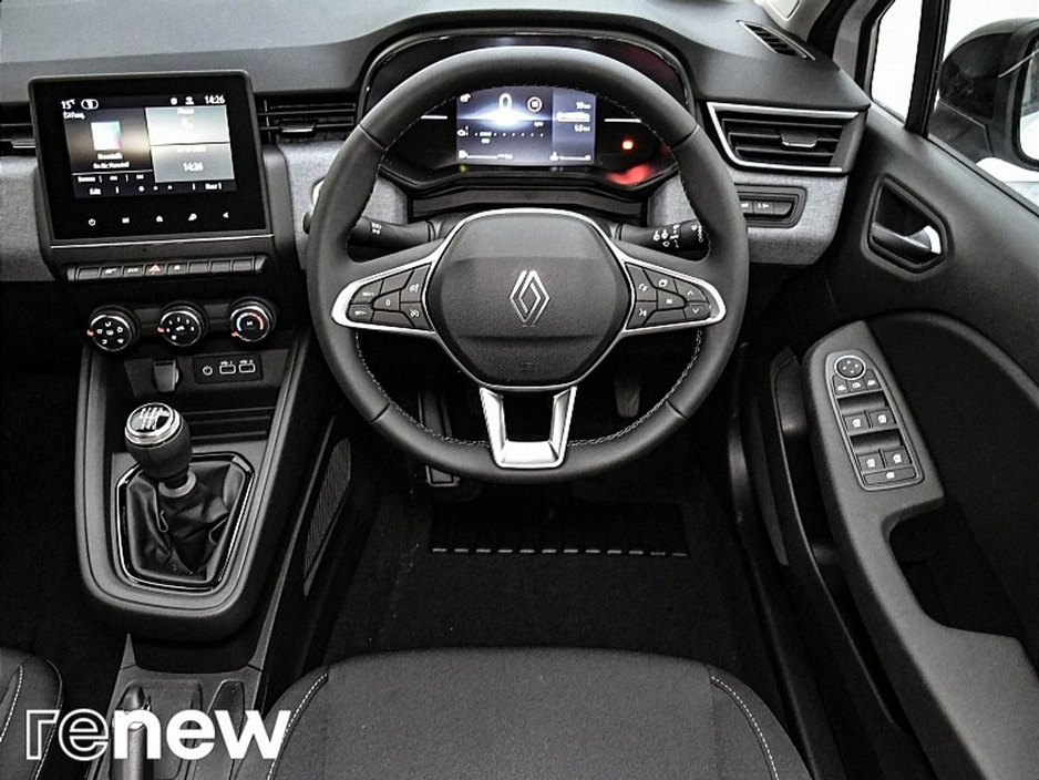 2025 Renault Clio - image 24