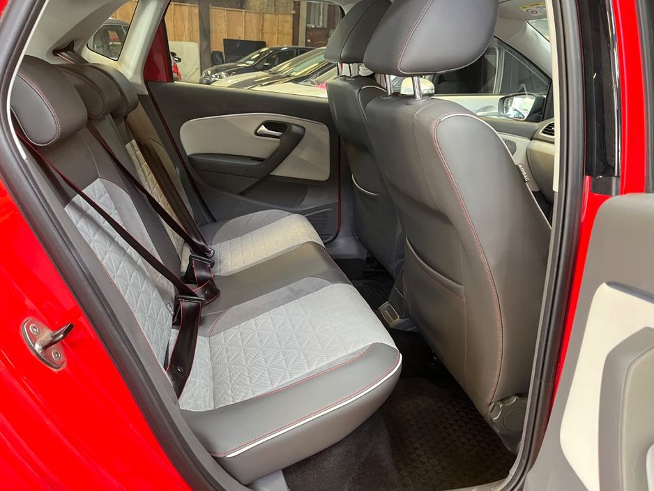 2017 Volkswagen Polo - image 8