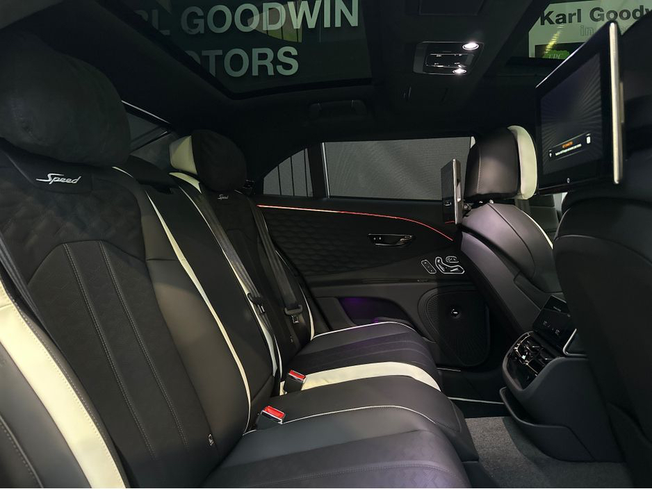 2025 Bentley Flying Spur - image 31