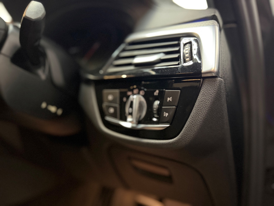 2018 BMW 5 Series - image 17