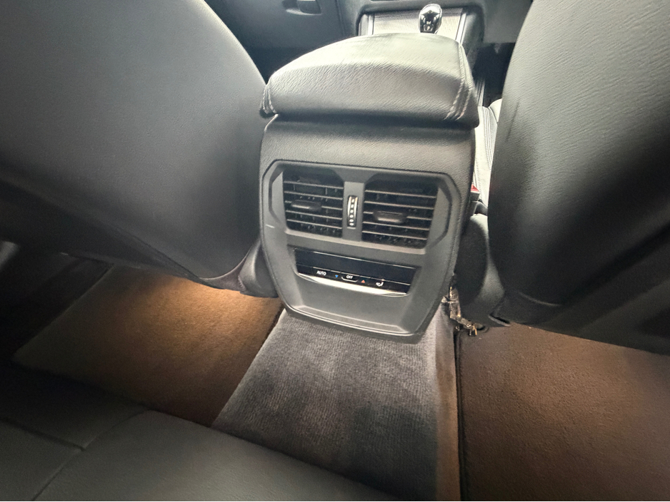 2020 BMW 3 Series - image 14