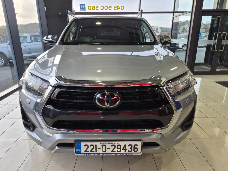 2022 Toyota Hilux - image 9