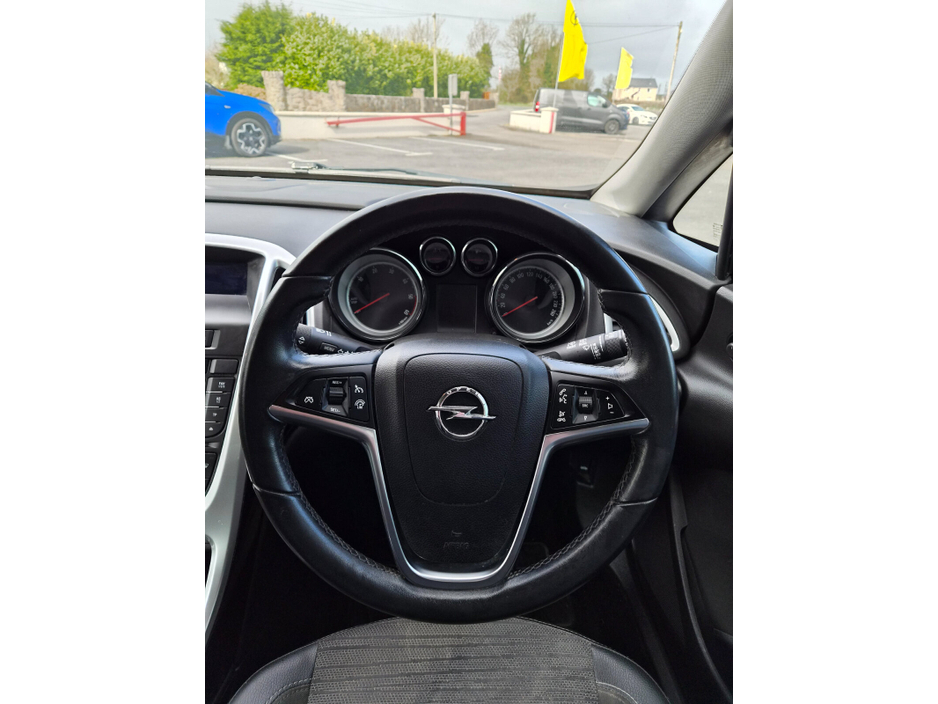 2015 Opel Astra - image 12