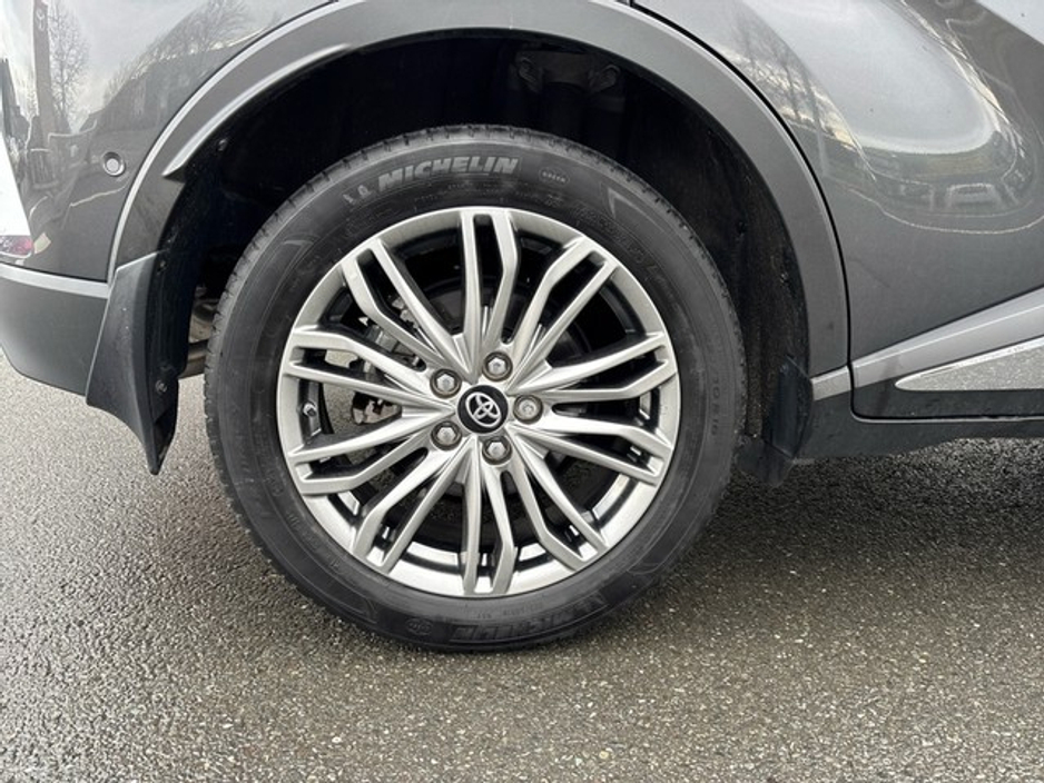 2023 Toyota C-HR - image 11